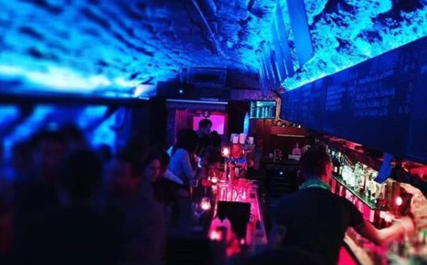 «MeToo ou racisme, j’étais coincé dans les deux cas» : un patron de bar accusé de racisme après avoir viré un Noir qui harcelait des filles