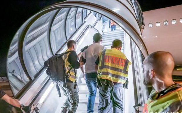 Berlin : près de 30.000 migrants déboutés et expulsés sont revenus en Allemagne pour demander de nouveau l’asile