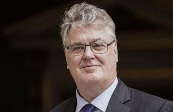 Réforme des retraites : Jean-Paul Delevoye a oublié, dans sa déclaration d’intérêts, sa fonction dans le domaine des assurances