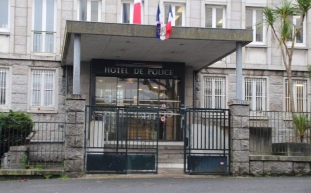 Brest : Simple sursis pour le faux mineur isolé algérien qui avait avalé un collier arraché et transportait un PC volé (sa traductrice peine à lui expliquer la notion de sursis)