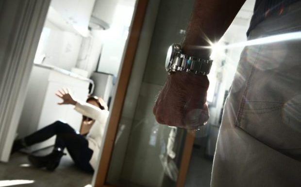 Nice : en prison pour avoir tabassé sa compagne Carine, handicapée physique et mentale, Nasser recrute un ami chargé de la piéger avec une « sextape »