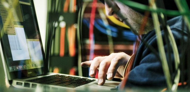 « Sextorsion » : deux hackers arrêtés après avoir tenté d’extorquer des millions de Français avec un chantage à la webcam