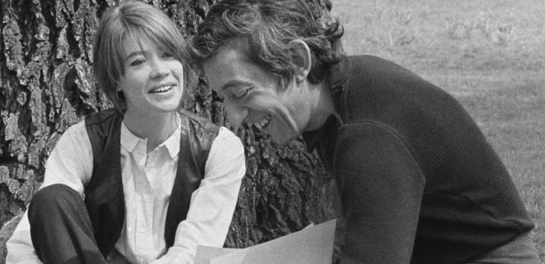 Gainsbourg, Hardy, Piaf, Johnny… le photographe Hugues Vassal nous plonge « Dans l’intimité des stars de la chanson »