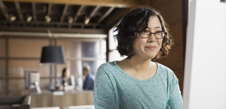 Japon : les femmes se mobilisent pour pouvoir porter des lunettes au travail