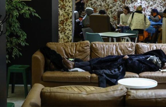 Paris : près de 1 600 femmes sans-abri accueillies dans des centres dédiés en 2019