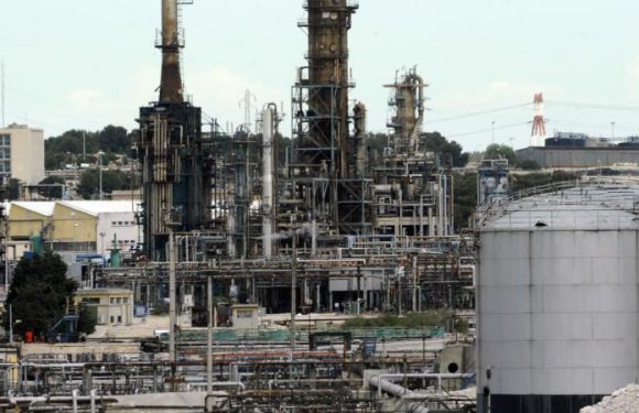 « Il faut qu&rsquo;ils retirent le projet » : les salariés des raffineries françaises en grève contre la réforme des retraites