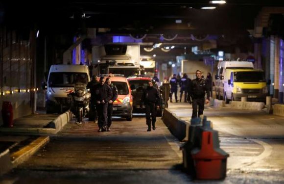 Un homme menaçant la police avec une arme blanche a été tué par les forces de l’ordre à la Défense