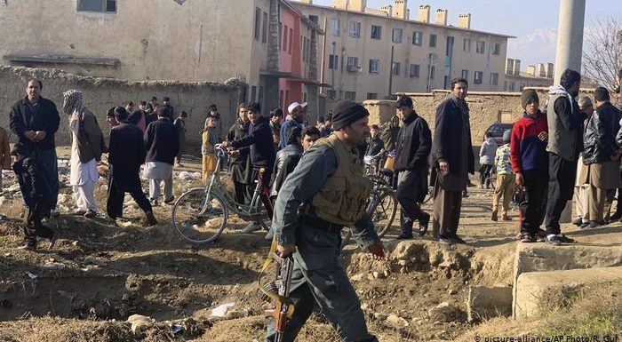 Afghanistan: Suicide bomber strikes near US air base