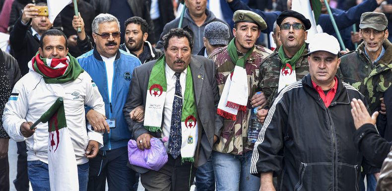 Algérie : manifestation contre «l’ingérence» du Parlement européen et en faveur de la présidentielle