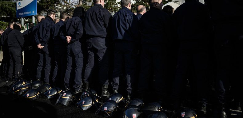 Une compagnie de CRS annonce qu’elle dépose casques et boucliers contre la réforme des retraites