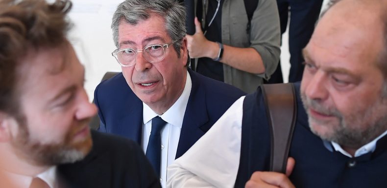 Incarcéré, Patrick Balkany souhaiterait conduire la liste de la majorité pour les municipales