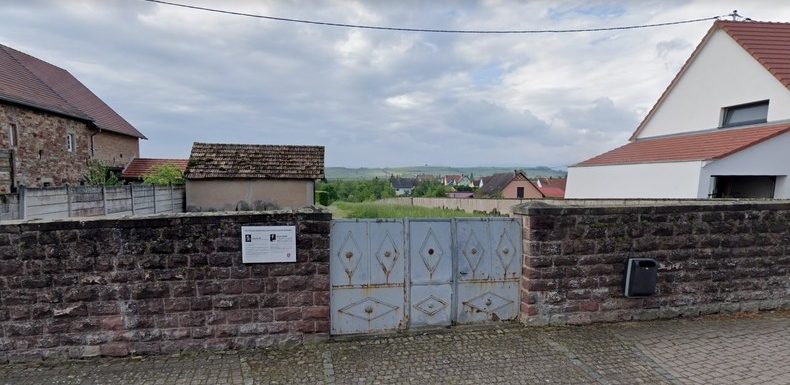 Une centaine de tombes profanées dans un cimetière juif du Bas-Rhin