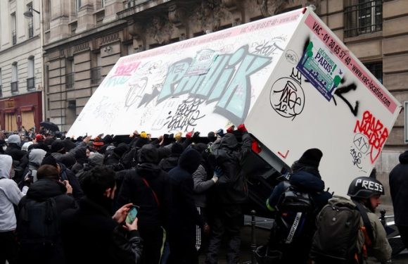 Des incidents éclatent à Pars lors de la mobilisation contre la réforme des retraites