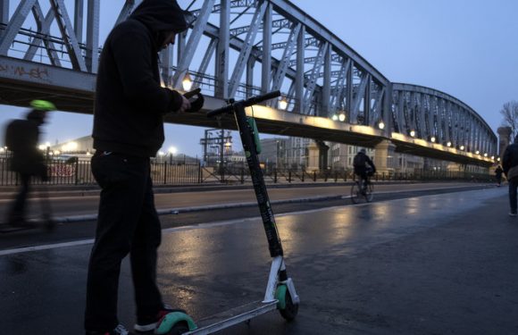 Extinction rébellion sabote 3 600 trottinettes «briseurs de grève» pendant la manifestation