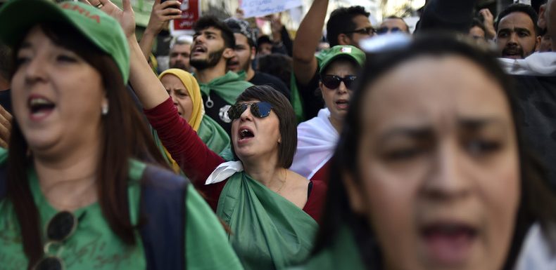 Algérie : dernière manifestation du vendredi avant une présidentielle sous tension