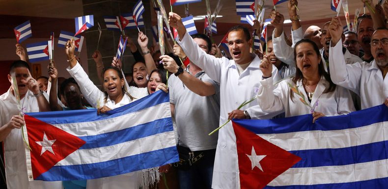 Amérique latine : les gouvernements de droite renvoient les médecins cubains, Washington jubile