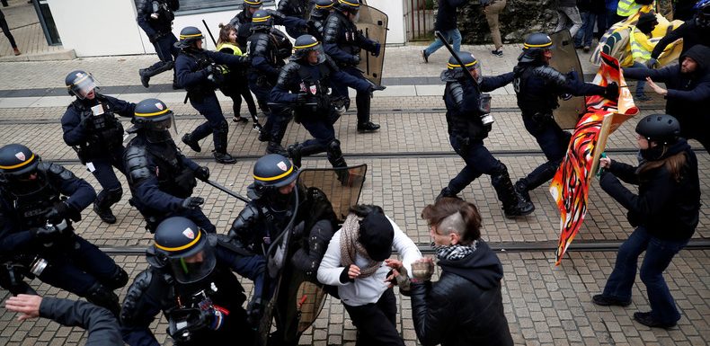 Les soldats morts au Mali n’ont «pas pensé à la retraite» : un éditorialiste tacle les manifestants