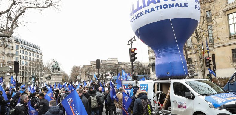 «Le policier risque sa vie 24/24h» : les syndicats de police mobilisés pour leurs retraites à Paris