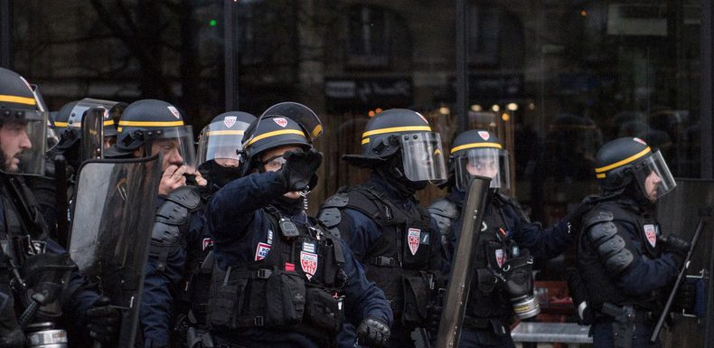 Suppression des régimes spéciaux : des centaines de CRS se font porter pâles