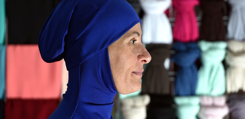 Nike dévoile son premier maillot de bain avec hijab intégré et se lance dans le marché du burkini