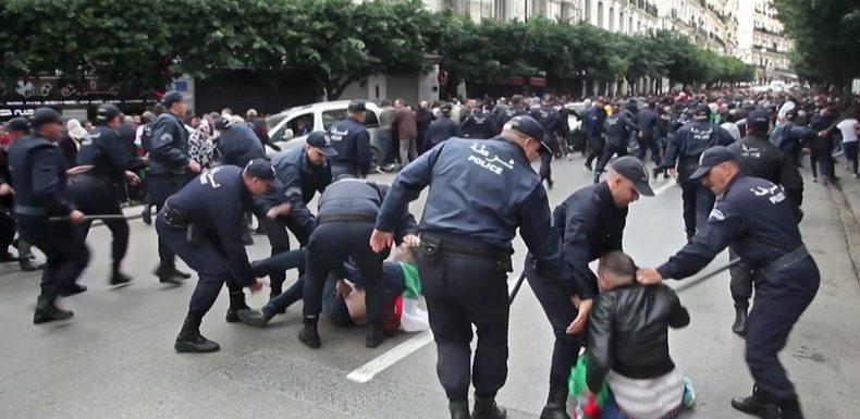 Présidentielle en Algérie : une journée électorale émaillée de violences (VIDEOS)