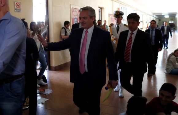 Argentine : fraîchement élu président, Fernandez fait passer des oraux à ses étudiants à la fac