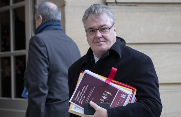 Transparence : Delevoye déclare finalement 13 mandats… et plaide une erreur «réparée»