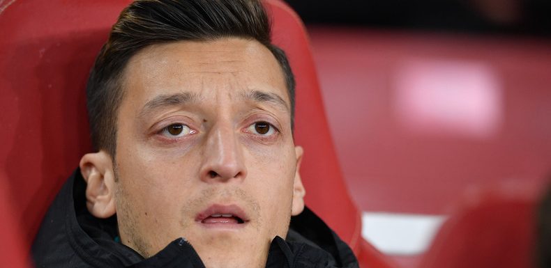 Tweet sur les Ouïghours : la Chine conseille à Mesut Ozil de visiter le Xinjiang