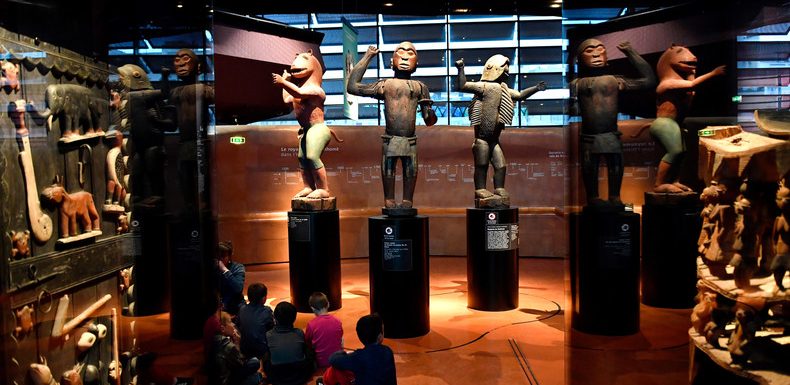 Patrimoine : depuis Cotonou, la France s’engage de nouveau à restituer 26 œuvres d’art au Bénin