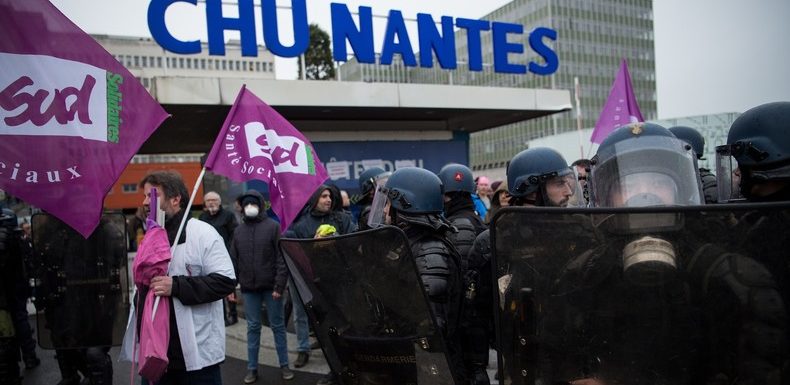 Réforme des retraites : une maternité nantaise aurait été évacuée à cause des gaz lacrymogènes