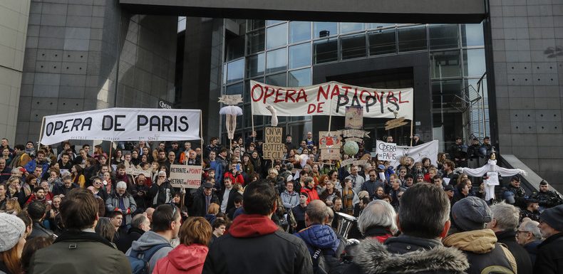 Réforme des retraites : le vibrant spectacle de l’Opéra de Paris, place de la Bastille (VIDEOS)