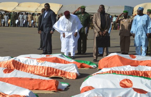 Macron se rendra à Niamey pour rendre hommage aux 71 soldats tués lors d’une attaque terroriste