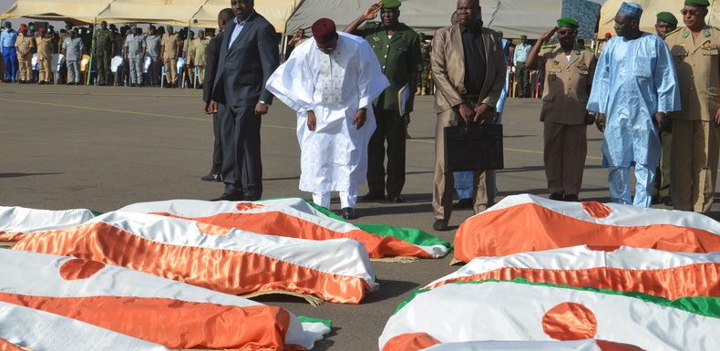 Macron se rendra à Niamey pour rendre hommage aux 71 soldats tués lors d’une attaque terroriste
