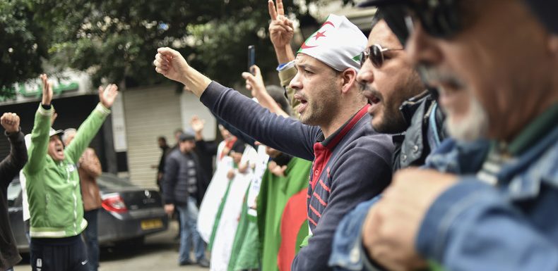 «C’est soit vous, soit nous» : l’offre de dialogue d’Abdelmadjid Tebboune à l’épreuve de la rue