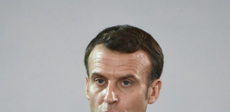 Depuis Abidjan, Emmanuel Macron demande aux grévistes de faire une «trêve» pendant les fêtes