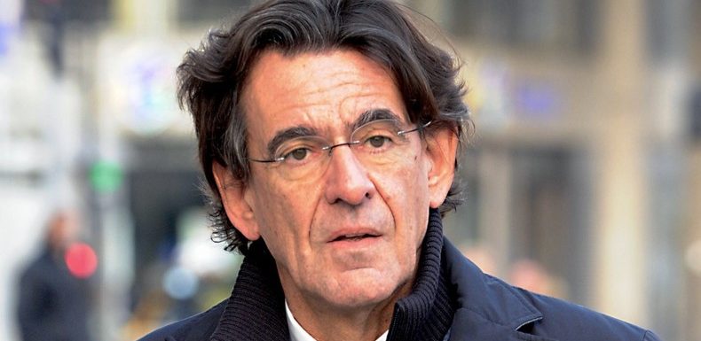 Conduire un métro à 52 ans, pas stressant ? Luc Ferry souligne qu’il conduit des Formule 1 à 70 ans
