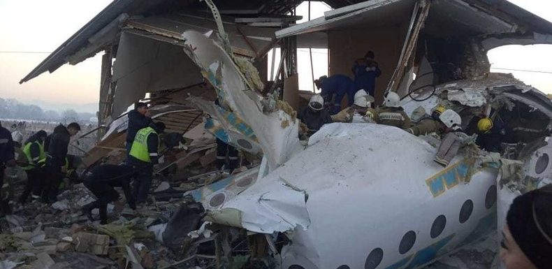Kazakhstan : un avion de ligne s’écrase contre un immeuble après son décollage, au moins 15 morts