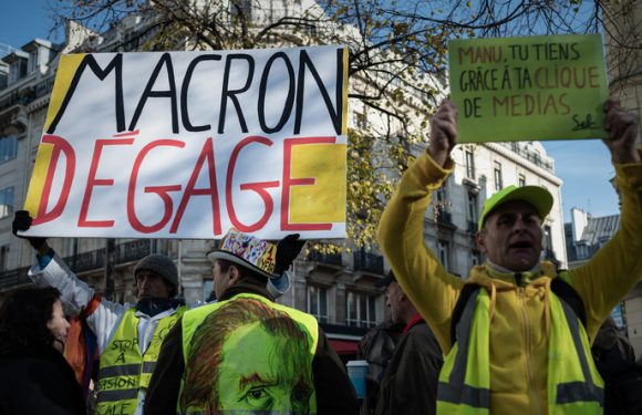 Macron 2019 : une année compliquée face à la rue et aux scandales entourant ses collaborateurs