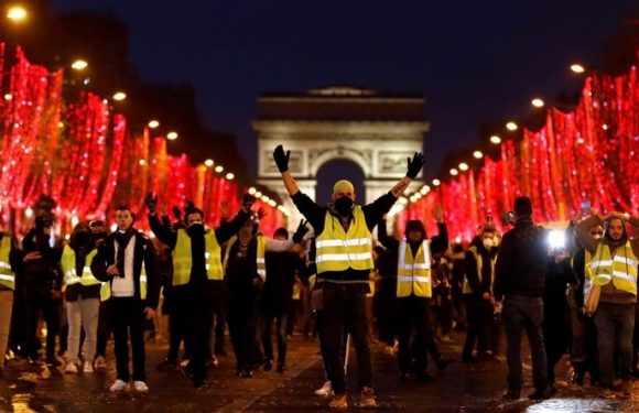 Nouvel An : les rassemblements «se revendiquant des Gilets jaunes» interdits sur les Champs-Elysées