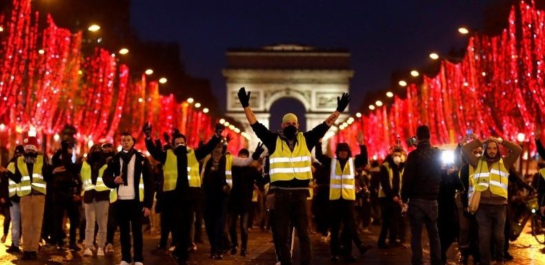Nouvel An : les rassemblements «se revendiquant des Gilets jaunes» interdits sur les Champs-Elysées