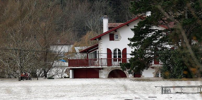 Intempéries dans le sud-ouest de la France : au moins 3 morts
