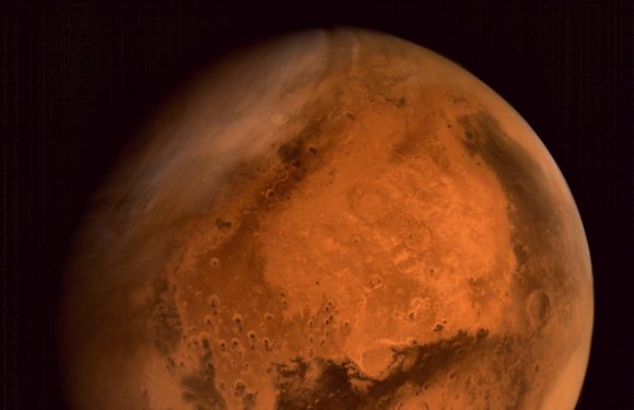 De l’eau glacée à quelques centimètres sous la surface de Mars