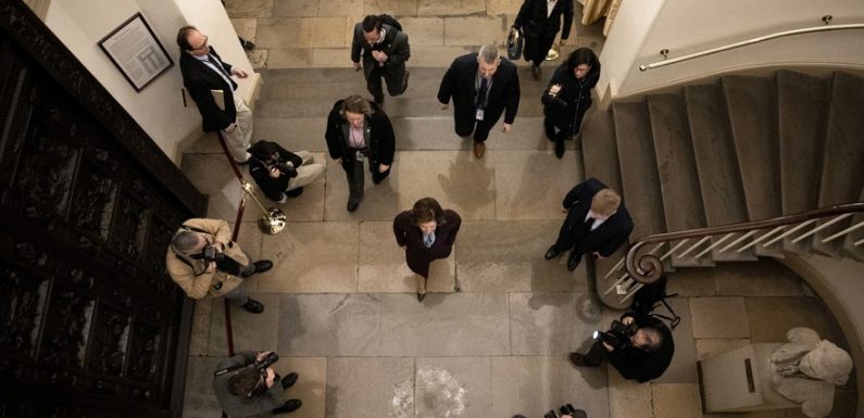 Destitution de Trump : atmosphère solennelle au Congrès, avant un vote historique