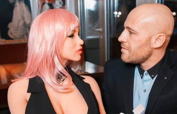 Au Kazakhstan, un bodybuilder va épouser sa poupée sexuelle