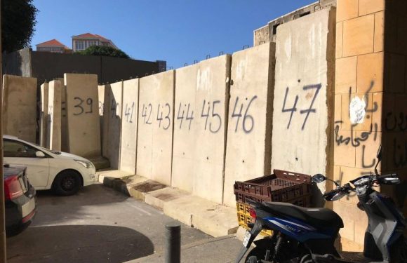 Un mur de béton installé près de la Place Riad el-Solh dans le centre de Beyrouth