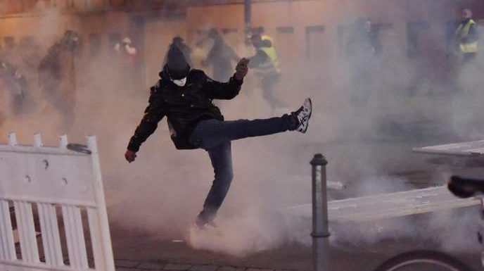 « Loin des visions complotistes, nombre de manifestants sont prêts à défier la police »