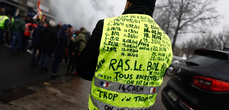 « Gilets jaunes » : le premier policier jugé à Paris pour violences condamné à deux mois avec sursis