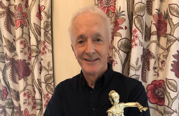 « Star Wars »: « Je n’aurais imaginé que j’allais lui prêter mon corps et ma voix pendant plus de 40 ans », estime l’interprète de C-3PO