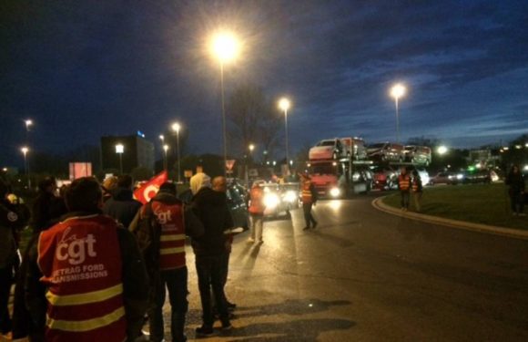 Bordeaux : Le rond-point d’accès à l’aéroport bloqué par des grévistes, les passagers finissent le trajet à pied