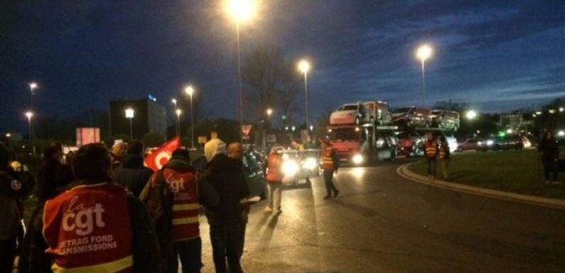Bordeaux : Le rond-point d’accès à l’aéroport bloqué par des grévistes, les passagers finissent le trajet à pied